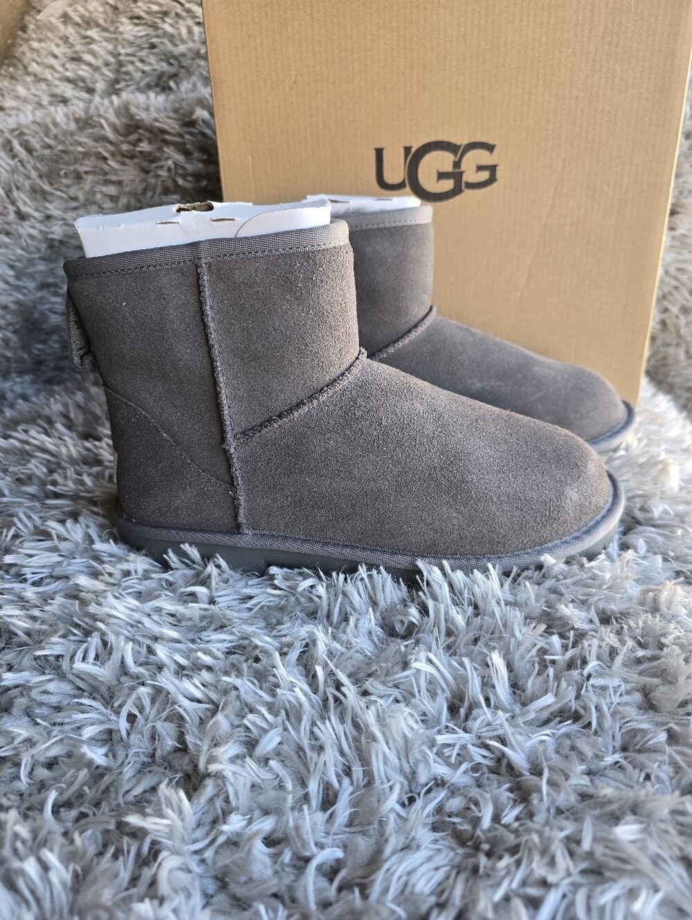UGG Women Classic Short Boot in Gray